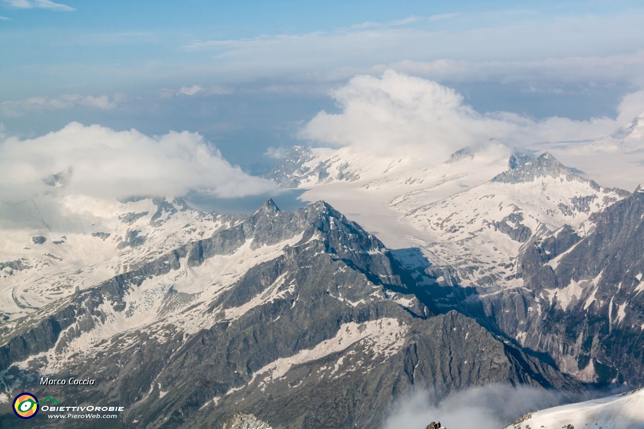 26_nuvolotti sulle cime.JPG